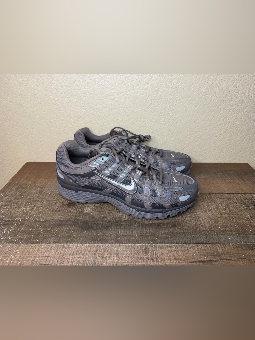 Nike P-6000 “Cave Stone Metallic Silver”
- Size 8 Men.